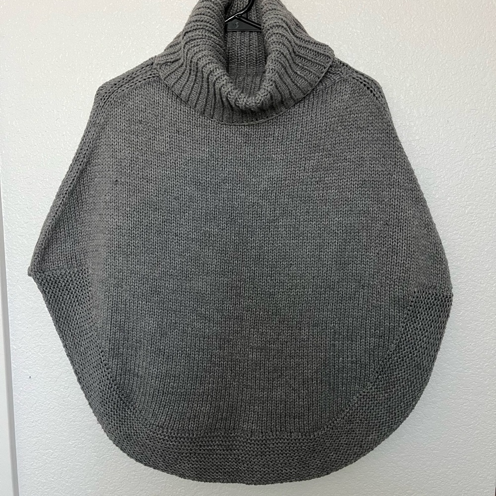 Knit turtleneck Poncho. Grey. Size Small. Brand: Sans Souci